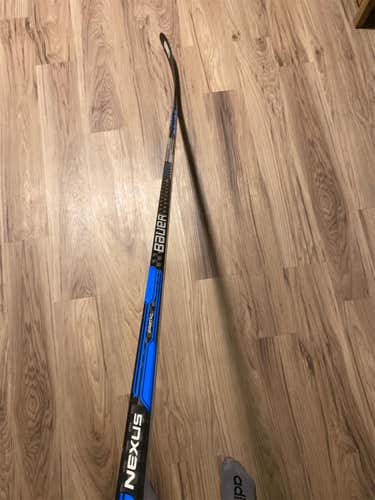 New Right Handed Nexus N9000 Hockey Stick