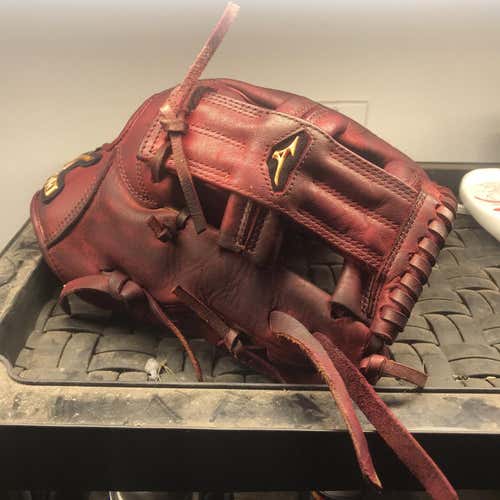 Red High School/College Infield Global Elite 11.5" Baseball Glove