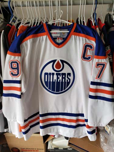 CONNOR MCDAVID XL CCM Jersey - MIC/NWT