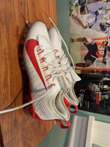 Adult Size Men's 10.5 (W 11.5) Nike