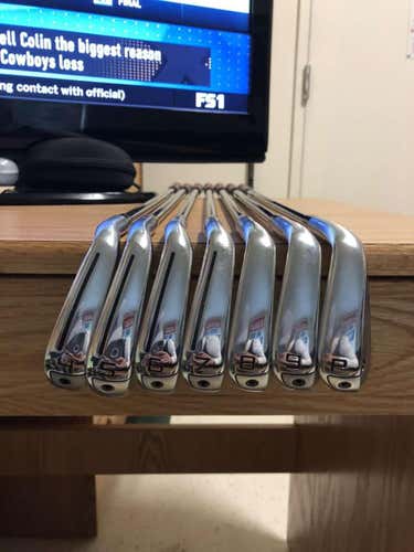 Men's Right Handed P790 Stiff Flex Iron Set