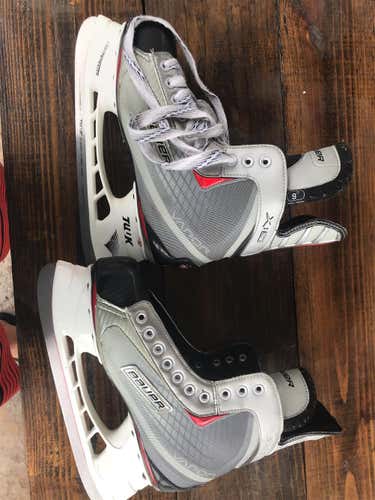 Senior Bauer Vapor x30 Regular Width Size 9 Hockey Skates