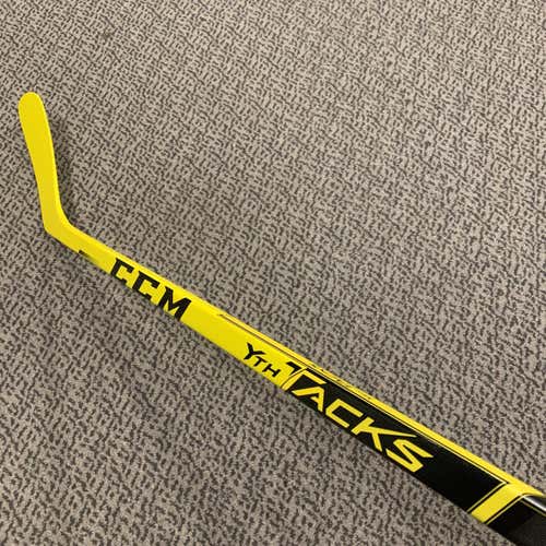 Youth Right Handed YthTacks Toe Pattern Hockey Stick