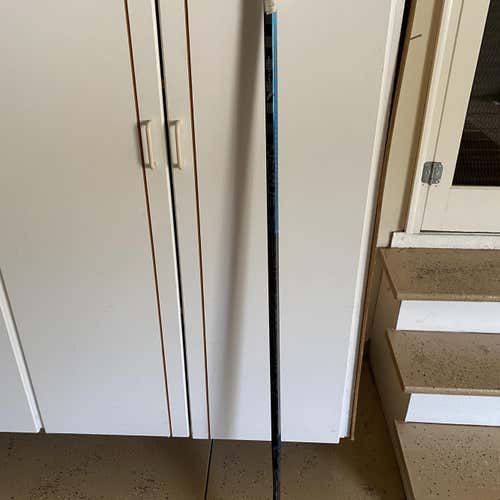 Intermediate Right Handed Nexus 2N Toe Pattern  Hockey Stick