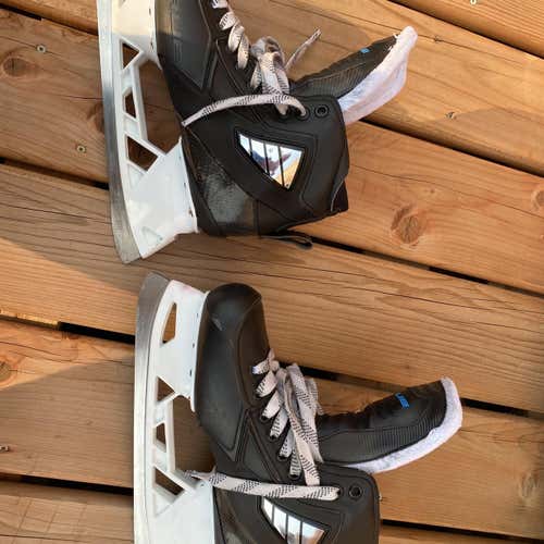 Senior True 2 Piece Regular Width  Size 7 Hockey Goalie Skates