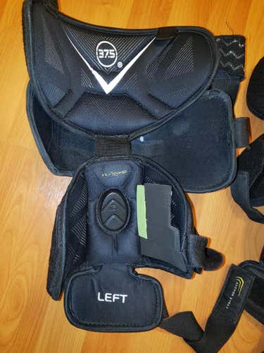 Bauer Supreme 1S knee pads with Maltese Padding