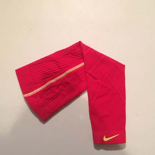 Nike Pro Vapor L/XL Red Arm Sleeve