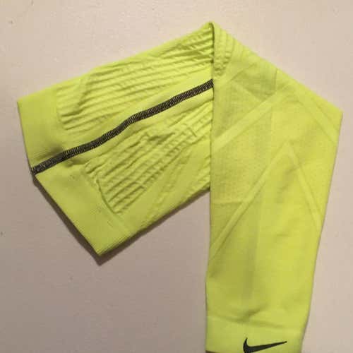 Nike Pro Vapor L/XL Neon Arm Sleeve