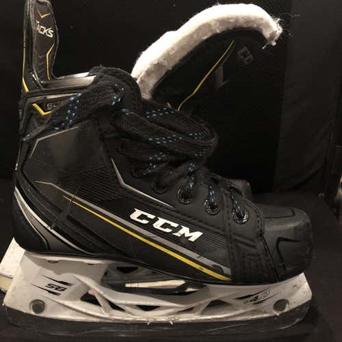 Junior CCM Tacks 9080 Regular Width Size 2.5 Hockey Skates