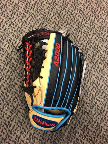Wilson Left Hand Throw A2000 12.25" Baseball Glove