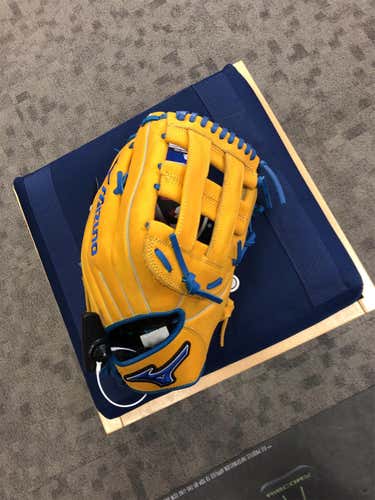 New Right Hand Throw MVP PRIME SE 13" Baseball Glove