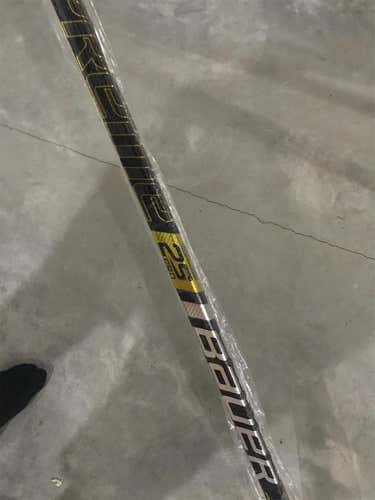 Senior Left Hand Supreme 2S Pro Mid Pattern Pro Stock Hockey Stick