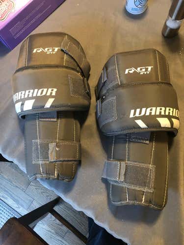 Warrior Intermediate Ritual R/GT Knee Guards - ages 12-15 years old