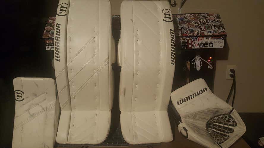 White Senior Used 32" Warrior Regular Ritual G4 Pro Goalie Full Set