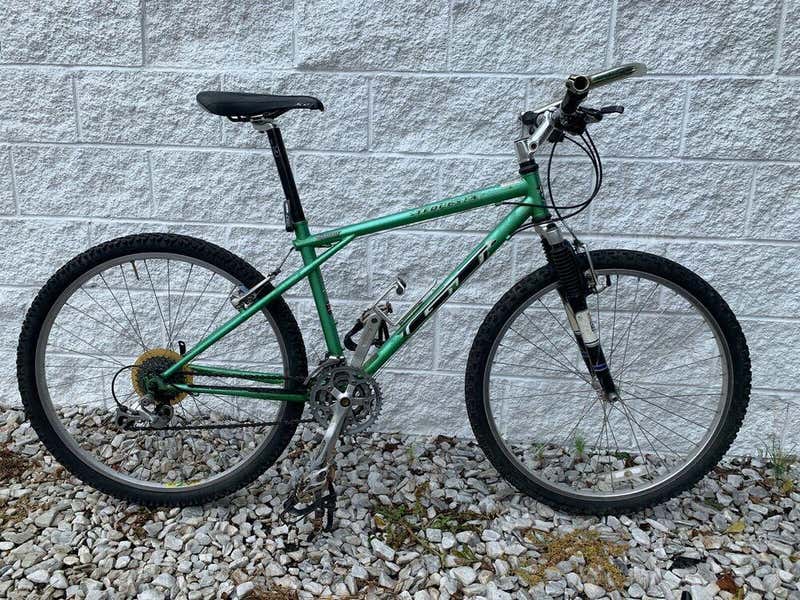 GT Tequesta Mountain Bike 16 in Frame 24 Speed - Nice