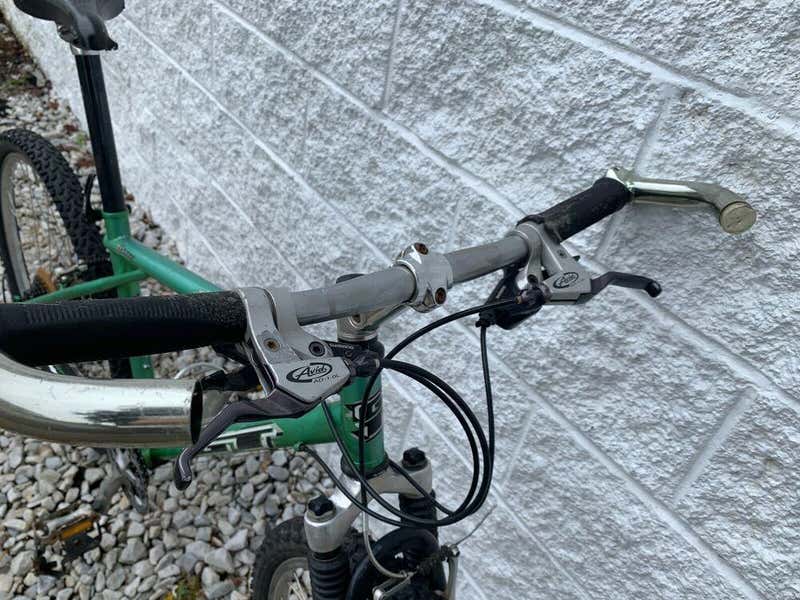 GT Tequesta Mountain Bike 16 in Frame 24 Speed - Nice