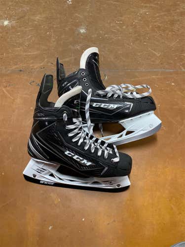 New CCM RibCor 70K Size 10 Hockey Skates