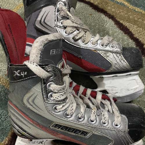 Junior Bauer Vapor X4.0 LE Regular Width  Size 2 Hockey Skates
