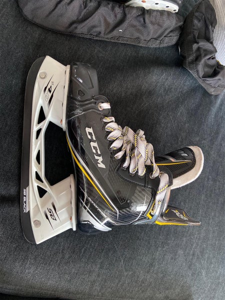 Senior CCM Super Tacks AS1 Regular Width Pro Stock Size 10 Hockey Skates