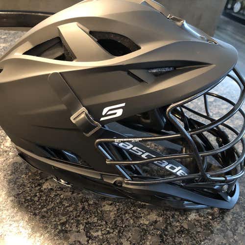 Black Adult Player's Cascade S Helmet