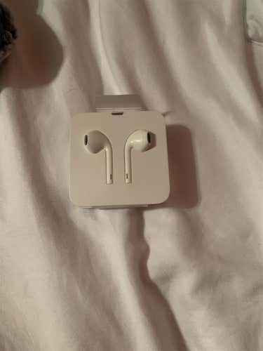 New Apple earbuds