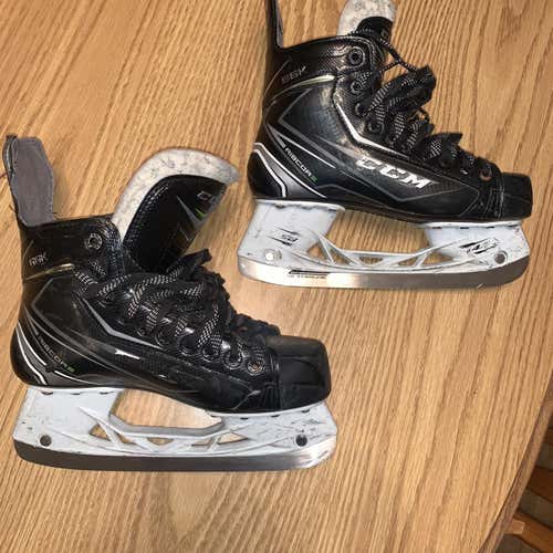 Junior CCM Ribkor 66k Regular Width  Size 5 Hockey Skates