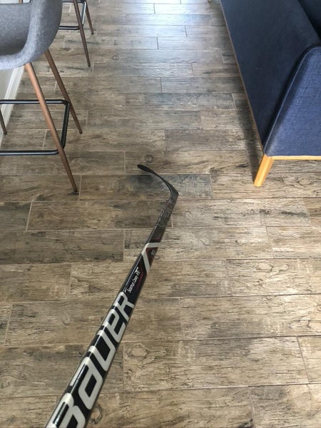 Used Senior Bauer Right Handed Vapor X900 Lite Hockey Stick 87 Flex (P28) Toe Pattern