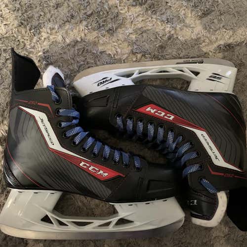 Senior CCM JetSpeed 250 Regular Width  Size 10 Hockey Skates