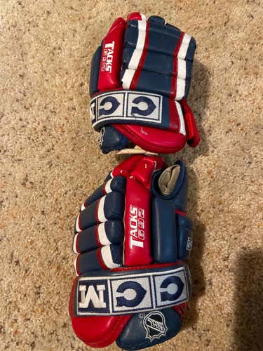 Blue Junior CCM Tacks 692 11"  Gloves