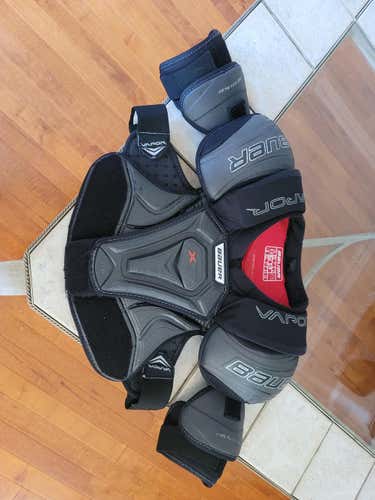 Used Senior Small Bauer Vapor X900 Lite Shoulder Pads