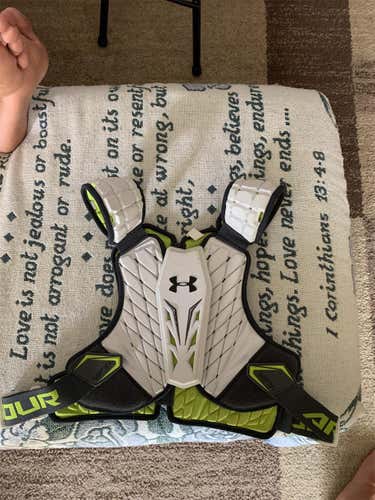 Medium Under Armour VFT Shoulder Pads