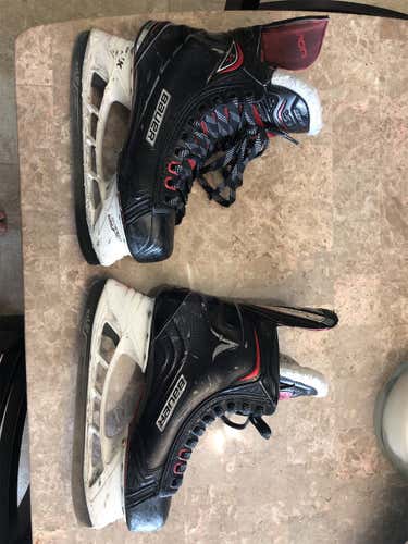 Senior Bauer Regular Width  Size 7.5 Hockey Skates