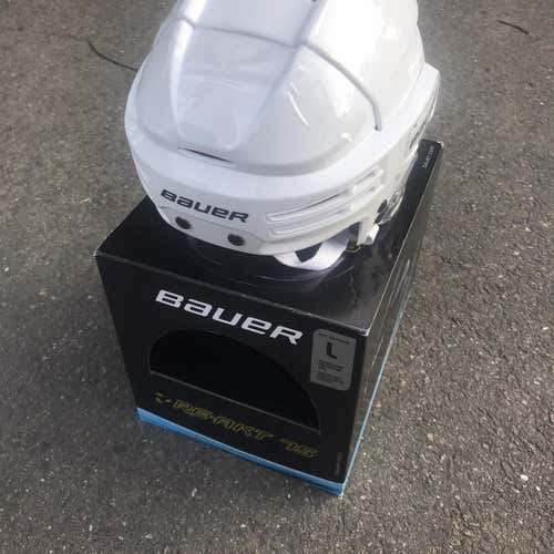 White New Large Bauer Re-Akt 75  Helmet