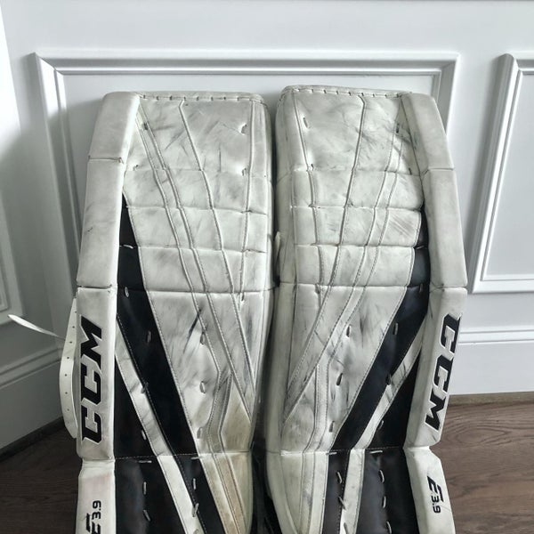 White Intermediate 32" CCM Extreme Flex E3.9 Goalie Leg Pads