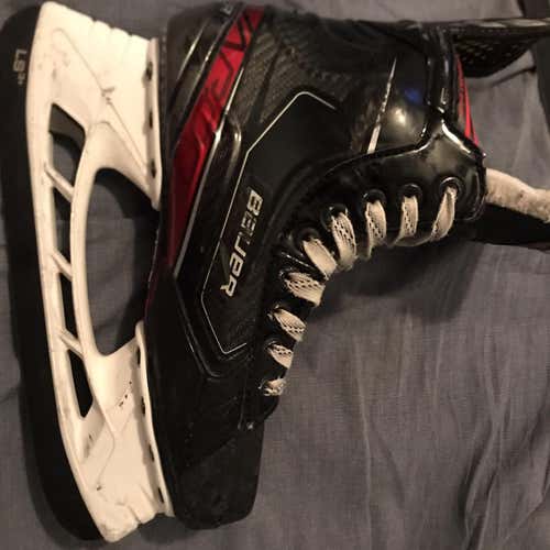 Junior Bauer Vapor X Shift Pro Regular Width  Size 5.5 Hockey Skates