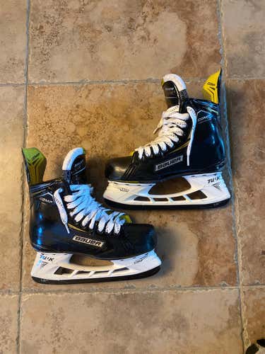 Senior Bauer Supreme Comp Regular Width Size 7Hockey Skates