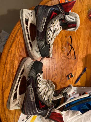 Junior Bauer Vapor APX2 Regular Width Size 4.5 Hockey Skates
