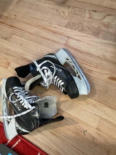 Used Senior CCM Tacks 9060 Hockey Skates Regular Width Size 9