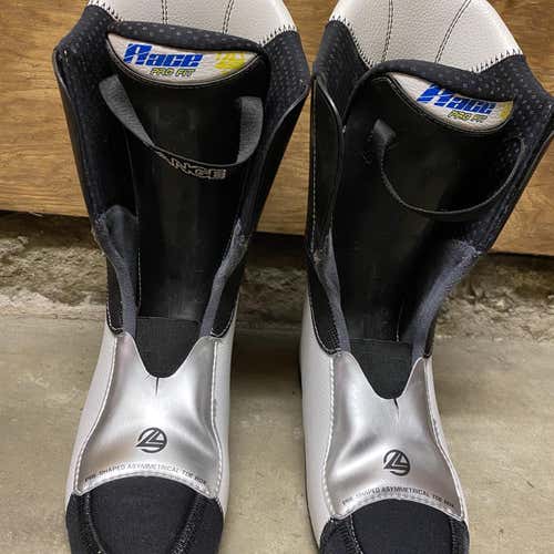 New Lange RS 130 Wide Ski Boots