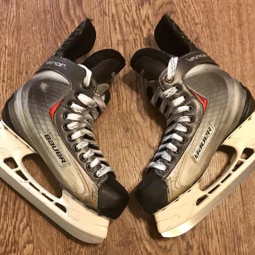 Senior Bauer Vapor x40 Regular Width  Size 7.5 Hockey Skates