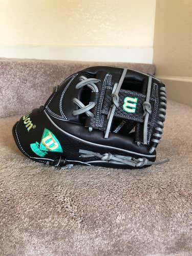 Black High School/College Infield A2k 2021 MC26 11.75" Baseball Glove