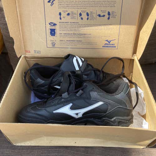 Black Youth Molded Cleats Low Cut