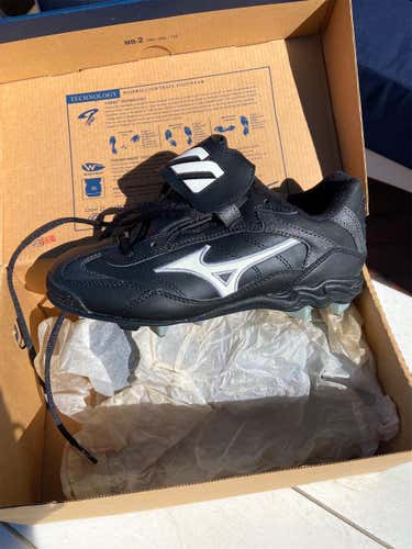 Black Youth Molded Cleats Low Cut
