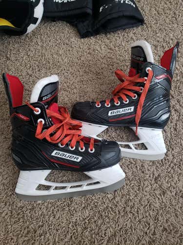 New Youth Bauer Nsx Hockey Skates Size 1