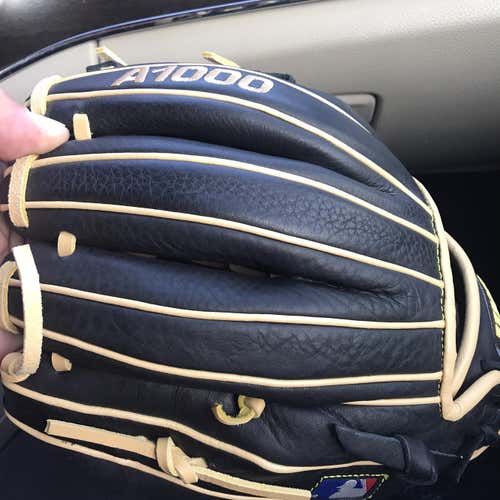 Black Adult Infield A1000 11.5" Baseball Glove