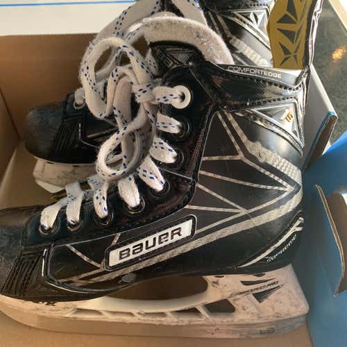 Youth Bauer Supreme 1S Regular Width Size 13 Hockey Skates