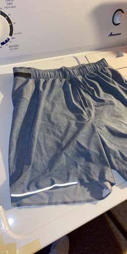 Adult Medium Lululemon Shorts Liner 6”