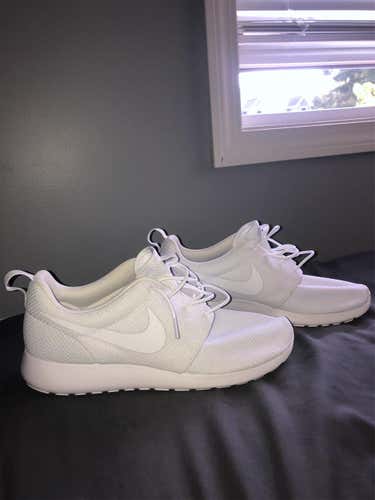 White Men's Size 11.5 (Women's 12.5) Nike Shoes