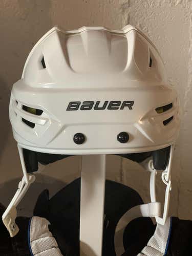 White Lightly Used Large Bauer Re-Akt 95 Helmet