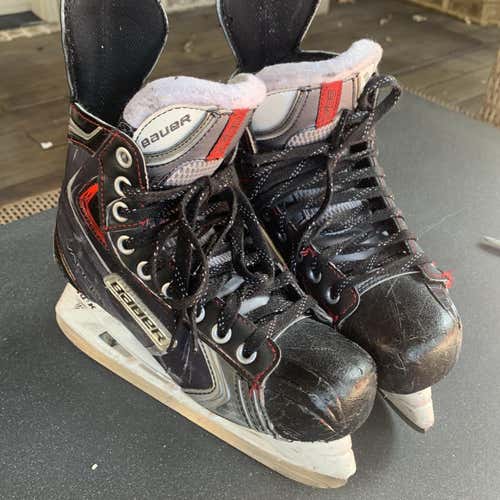 Junior Bauer Vapor X80 Regular Width  Size 4 Hockey Skates
